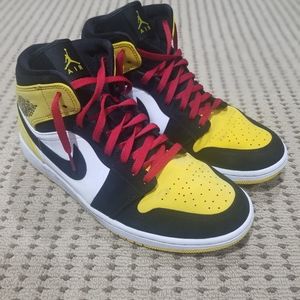 Jordan 1 Mid Yellow Toe
